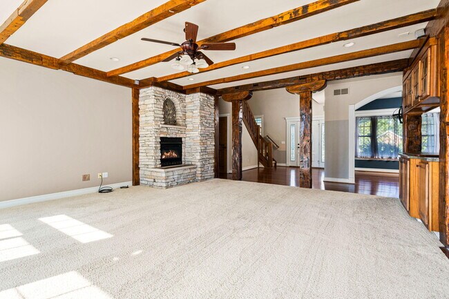Building Photo - 950 Marshall Lakes Dr
