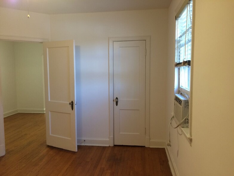 Building Photo - 4025 Davis Pl NW