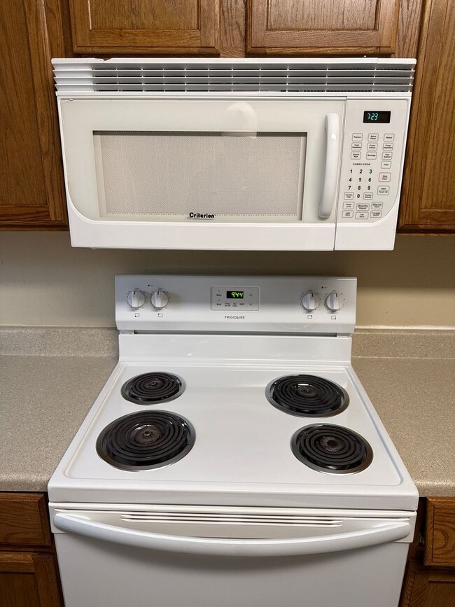 Building Photo - 1003 N El Paso Ave