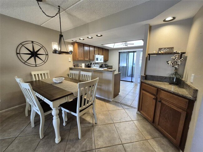 Building Photo - 50 Woodlake Pl