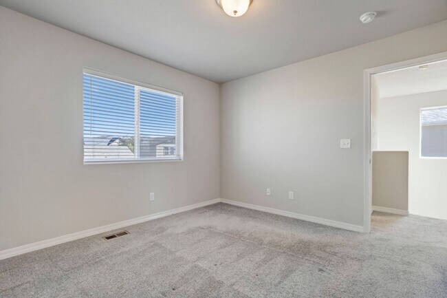 Building Photo - Modern 3bd Home Near Peterson AFB on Power...