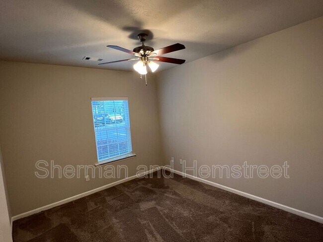 Building Photo - 730 Tarvin Cir