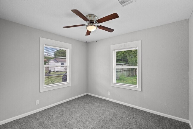 Building Photo - Beautiful 4 Bedroom, 2 Bath Home in Texas ...