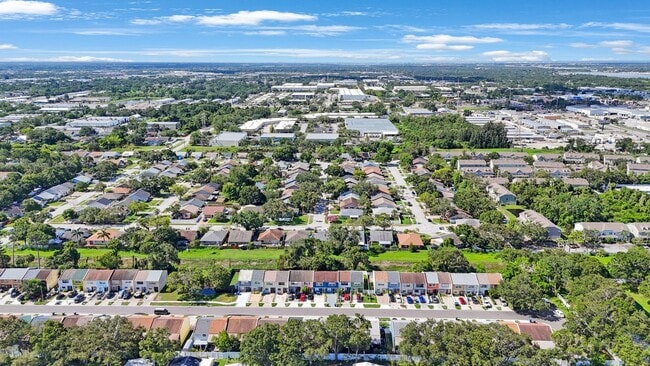 Building Photo - Renovated Town Home 2 bedroom 1.5 bath ** ...