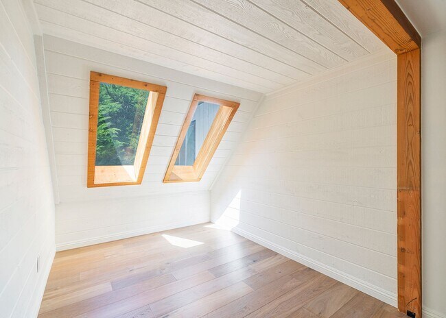 Building Photo - Beautifully Renovated Woodland Hills Home