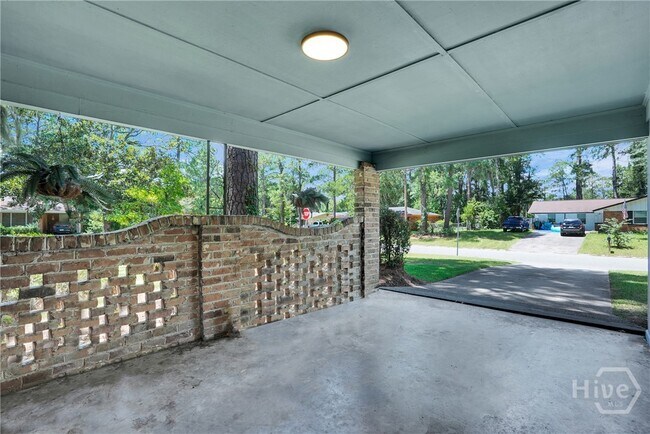 Building Photo - 9 Hillyer Dr