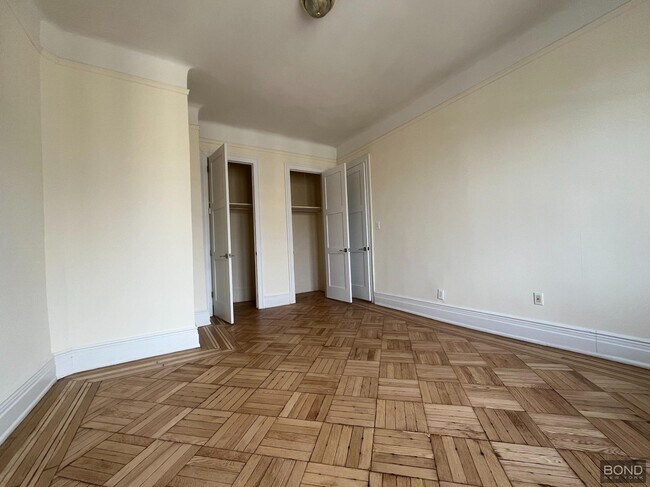 Building Photo - 220 W 98th St