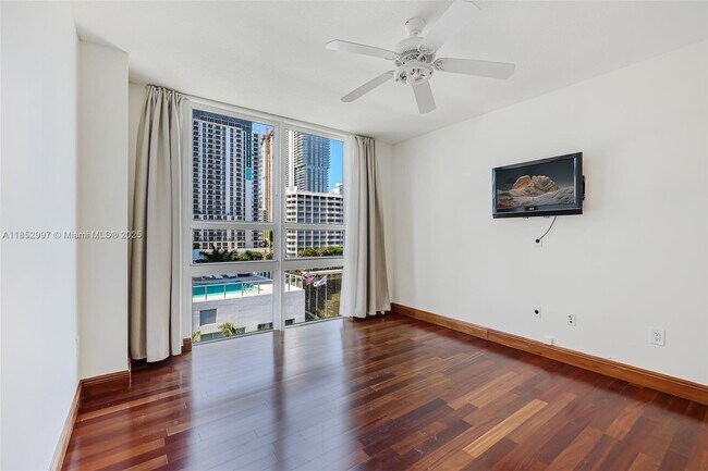 Building Photo - 2000 N Bayshore Dr