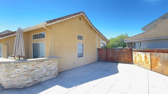 Building Photo - 28870 Somme Ct