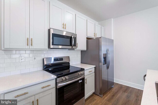 Building Photo - 231 MATILDA