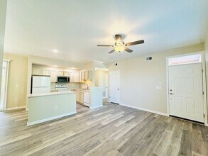 Building Photo - Beautiful, 2 Bed/2 Bath Condo in High Plai...