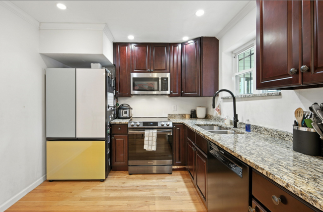 Building Photo - 1340 W St NE