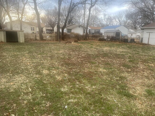Building Photo - 809 N Kokomo Ave