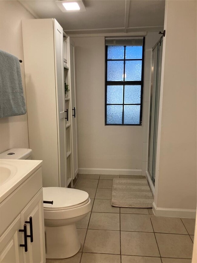 Building Photo - 5914 Lago Vista Way