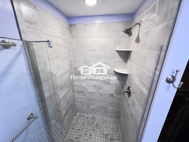 Building Photo - 2852 Kenwood Isles Dr