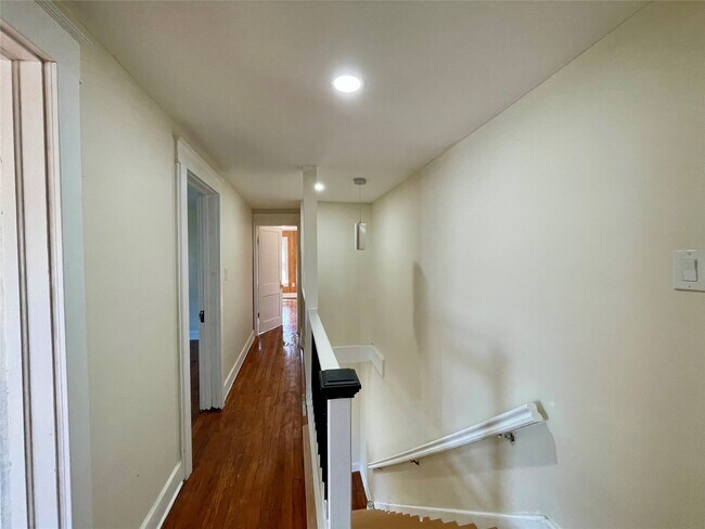 Building Photo - 417 Adams Ave