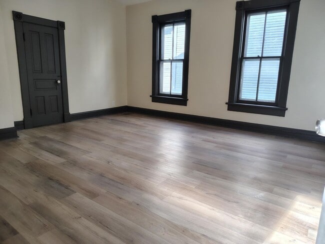 Building Photo - 3 Bed, 1.5 Bath home– Move-In Ready!