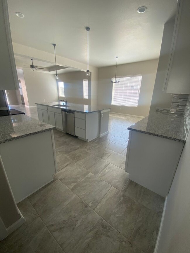 Building Photo - Newer 3 Bedroom+ Office Near Red Hawk Golf Course