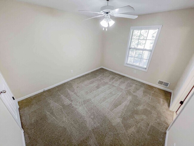 Building Photo - Smyrna 2BD/2.5BA Townhome
