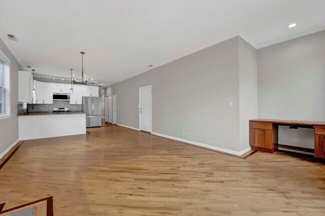 Building Photo - 1517 W Fry St