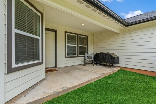 Building Photo - 14986 Indian Hill Trail