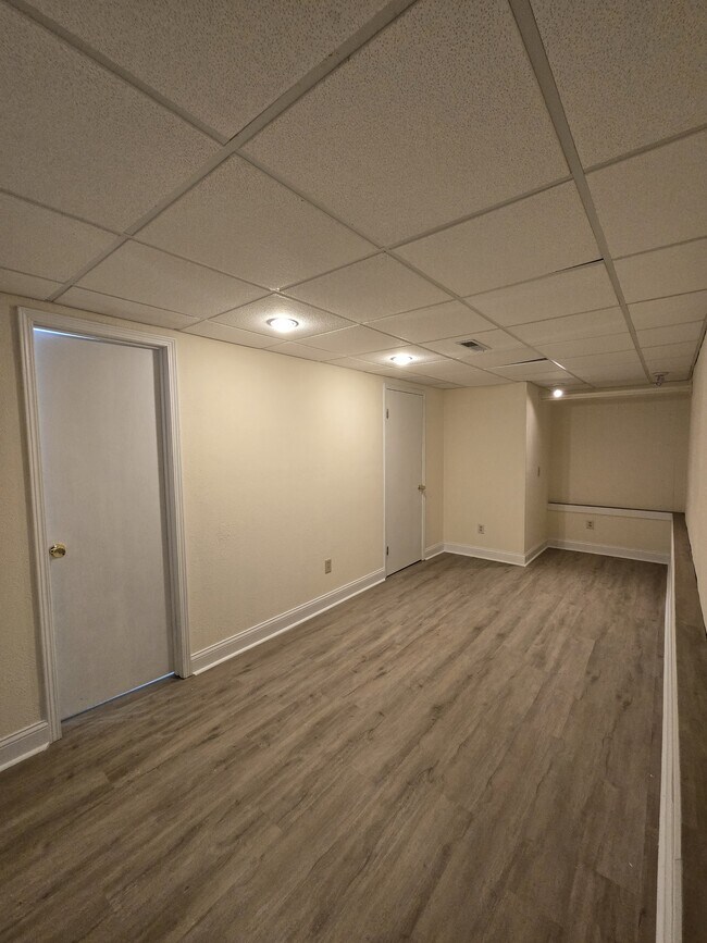 Building Photo - 5223 S Mosley St