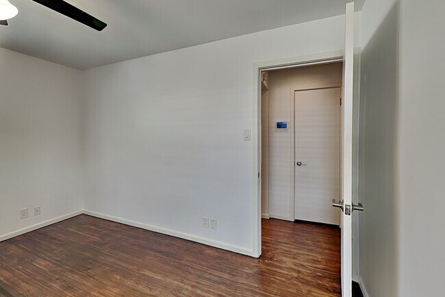 Building Photo - 11029 Watterson Dr
