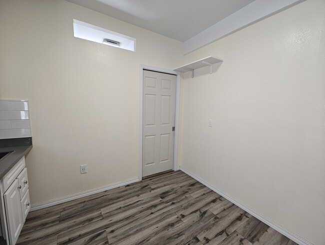 Building Photo - 655 Freesia Dr
