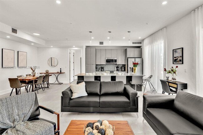 Building Photo - 2100 Miami Rd