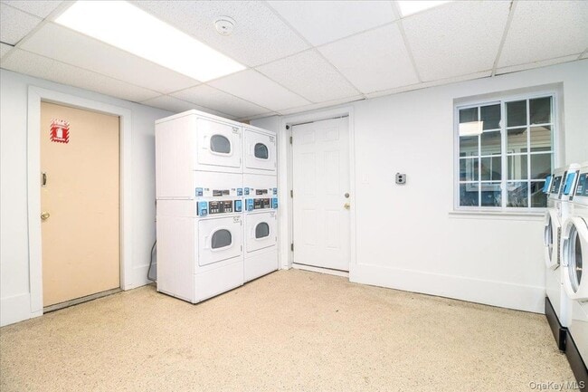 Building Photo - 615 Fox Run Ln