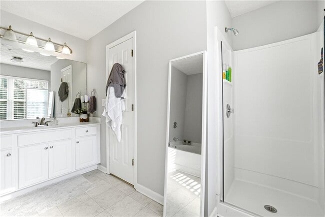 Building Photo - 410 Lantern Ln