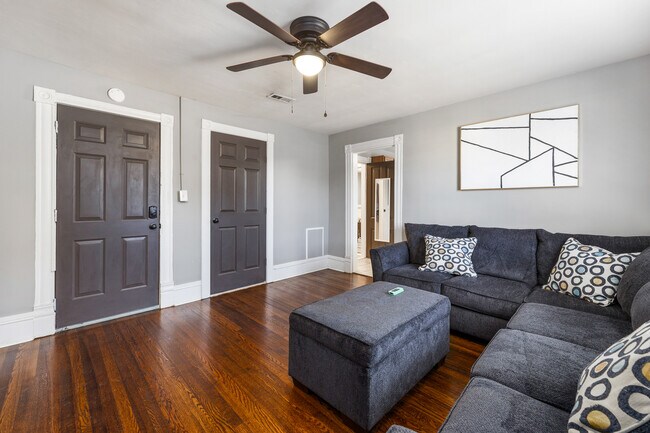 Building Photo - 546 Marshall Ave SW