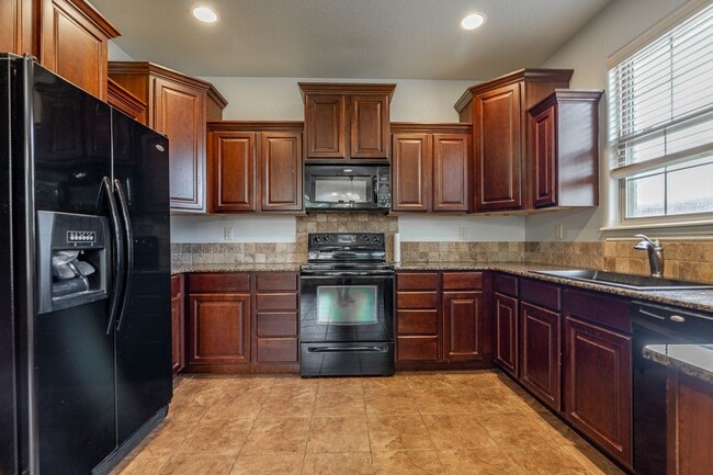 Building Photo - Spacious 3 Bedroom Home in West Fayetteville!