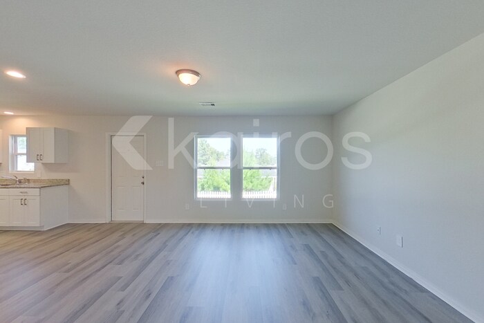 Building Photo - 236 Bluebonnet