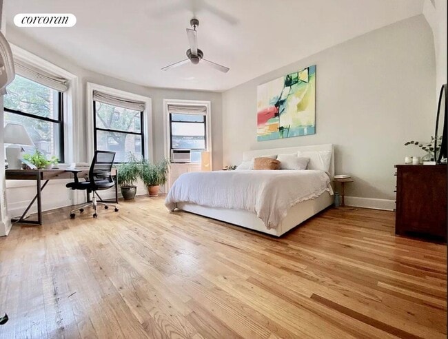 Building Photo - 349 W 84th St