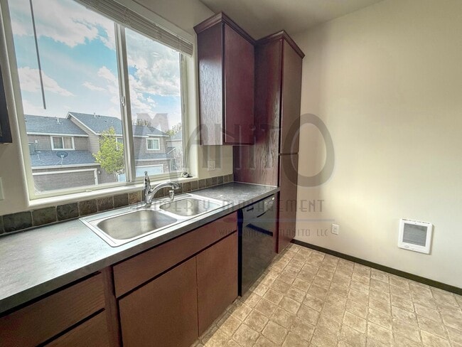 Building Photo - Kendall Yards Townhouse