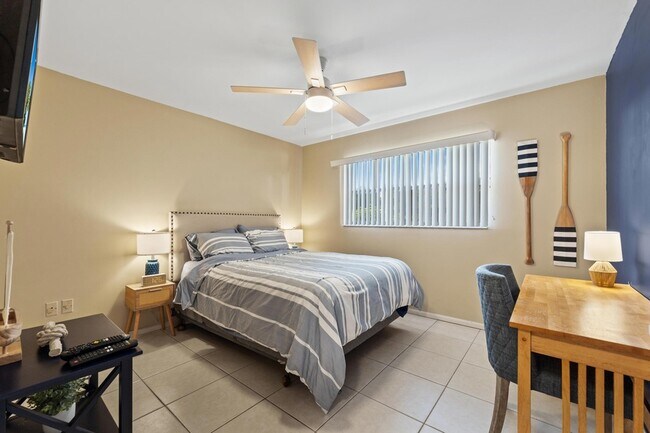 Building Photo - 7420 S Ocean Dr