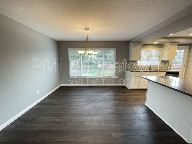 Building Photo - 15300 SE Lee Ave