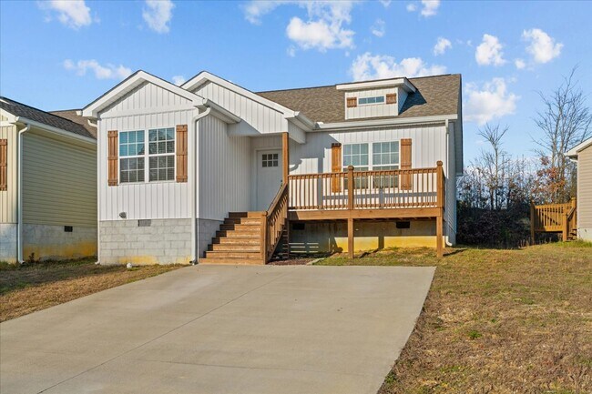 Building Photo - Pristine 3 Bed 2 Bath Home in Dalton