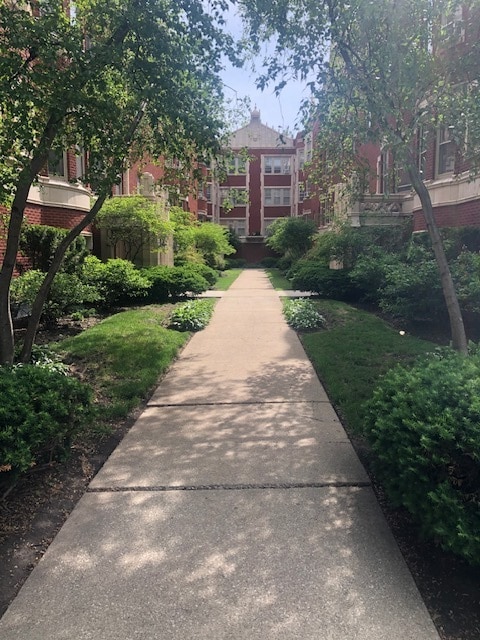 Unit is set back from Oak Park Avenue - 212 N Oak Park Ave