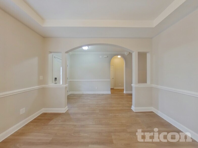 Building Photo - 2304 Larkspur Ln