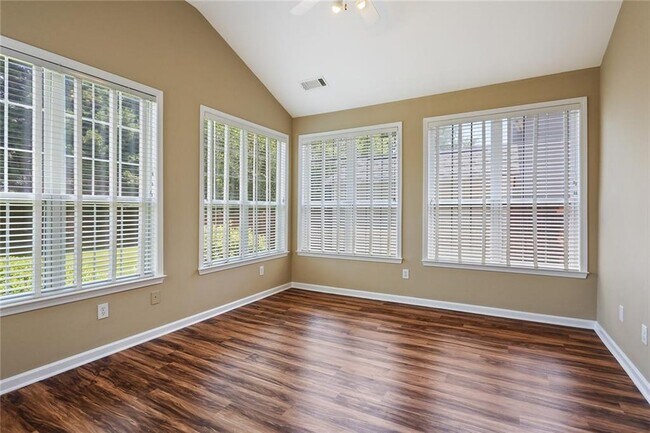 Building Photo - 1550 Argonne Ln