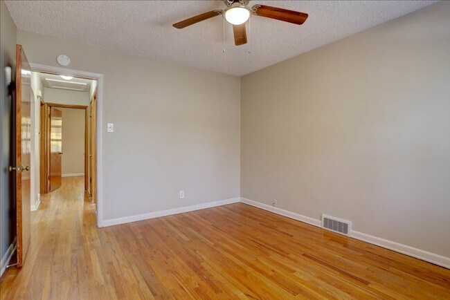 Building Photo - Spacious Sunnyside Bungalow, Finished Basement, 2-Car Garage