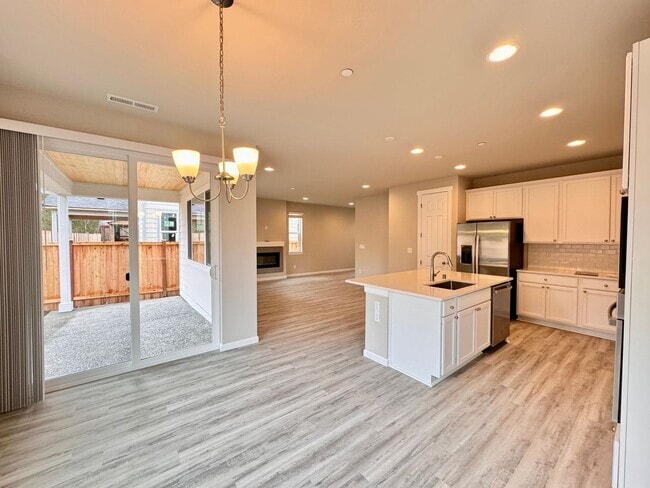 Building Photo - 7467 87th Dr NE