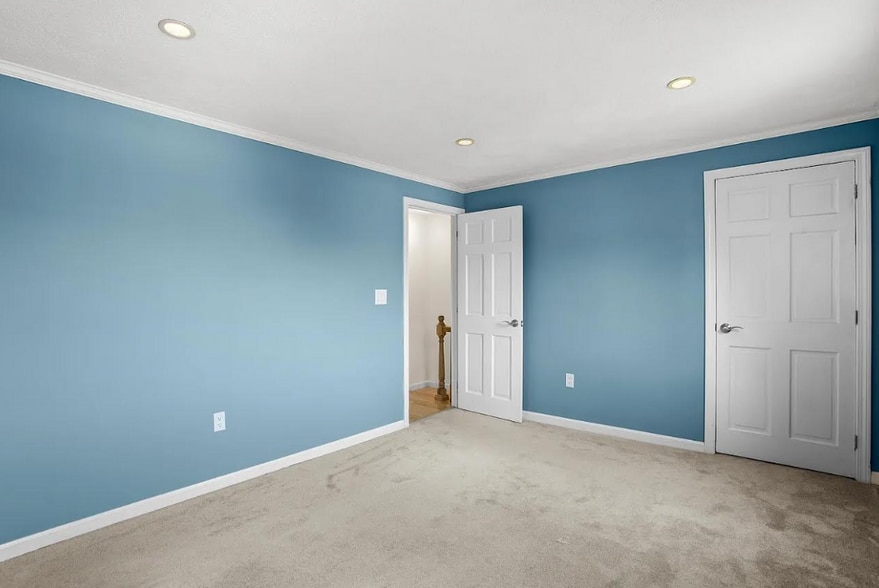 Building Photo - 19 Profile Cir