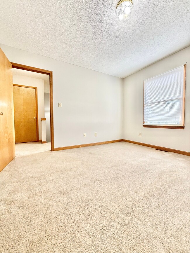 Building Photo - 103 Mountain View Dr