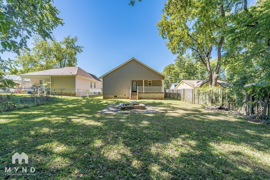 Building Photo - 902 Appleby St NW