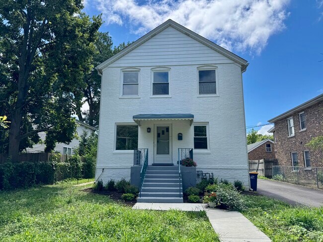 Primary Photo - 844 Deerfield Rd