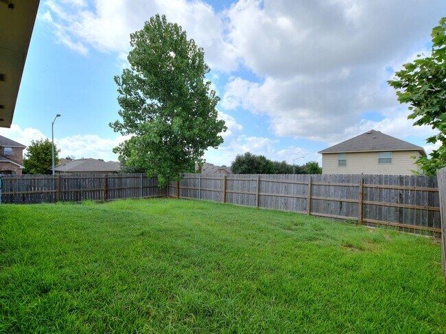Building Photo - 9025 China Rose Dr