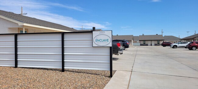 Building Photo - NEW LUXURY ONE BEDROOM APARTMENT UNFURNISHED